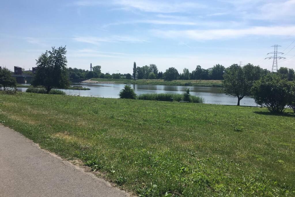 Hidden Gem Garden Apartment Krakow Luaran gambar