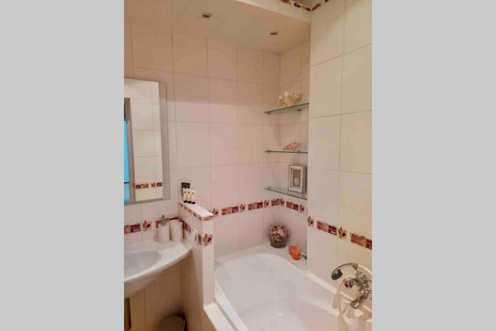 Hidden Gem Garden Apartment Krakow Luaran gambar