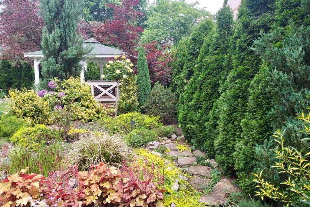 Hidden Gem Garden Apartment Krakow Luaran gambar